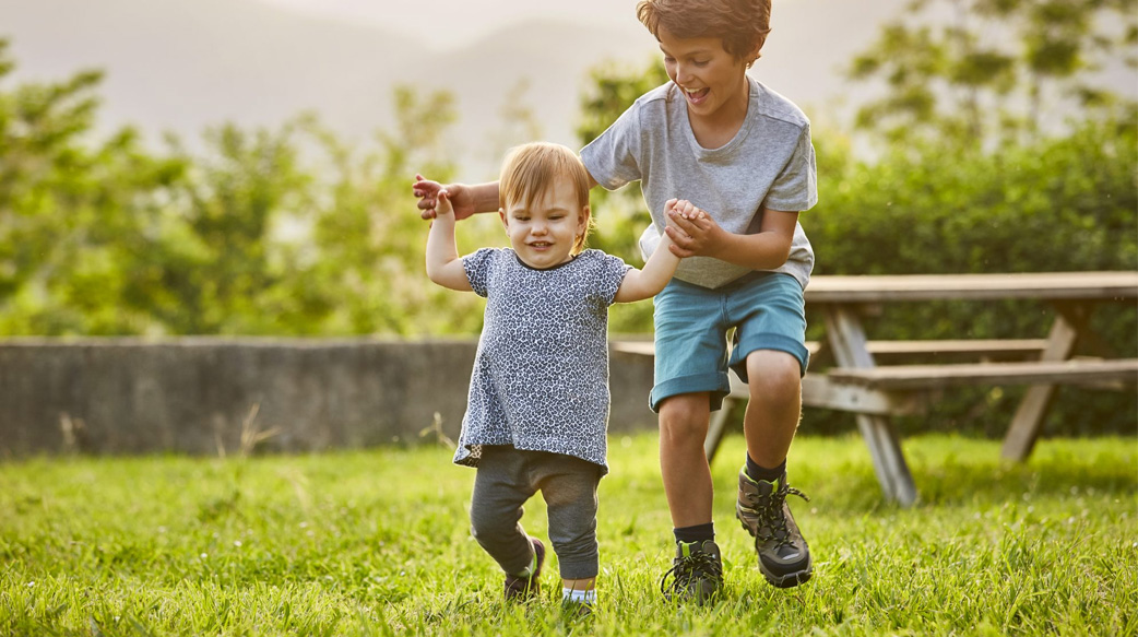 GitHub CEO辞职引发关注：微软(MSFT.US)AI战略面临挑战，智能编程领域竞争加剧